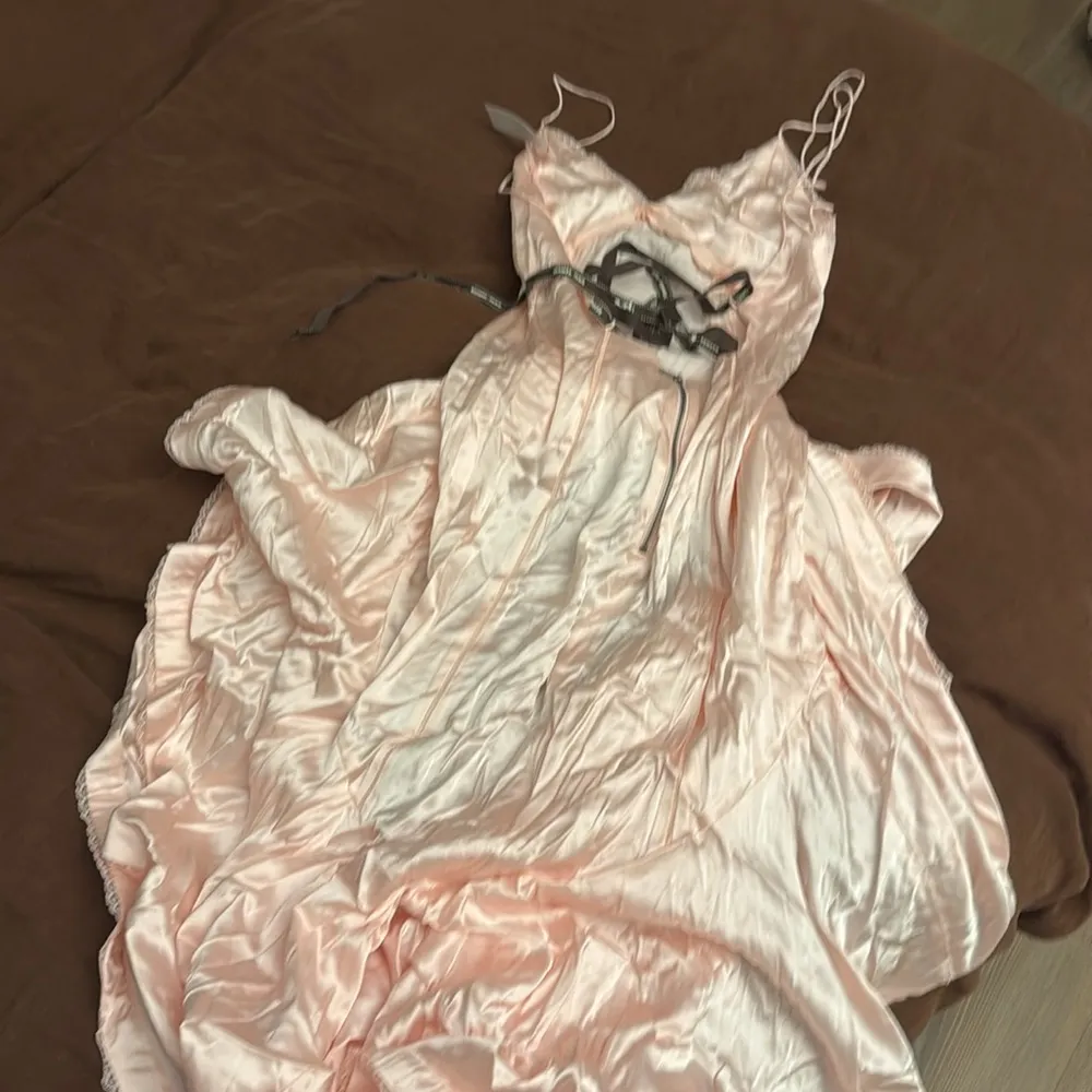 NWT Alice and Olivia pink stretch satin high low lace trim low back dress - Image 10