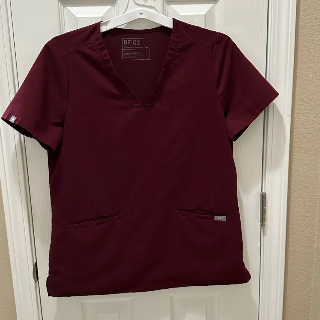 FIGS Women's Casma Three Pocket Scrub Top in Burgundy Size Medium - Image 3