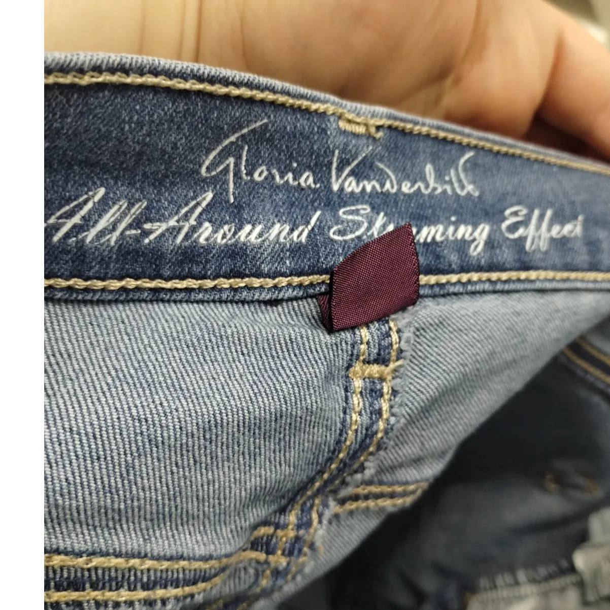 Gloria Vanderbilt Women's Size 16 Amanda High Rise Blue Denim Capri Jeans - Image 4