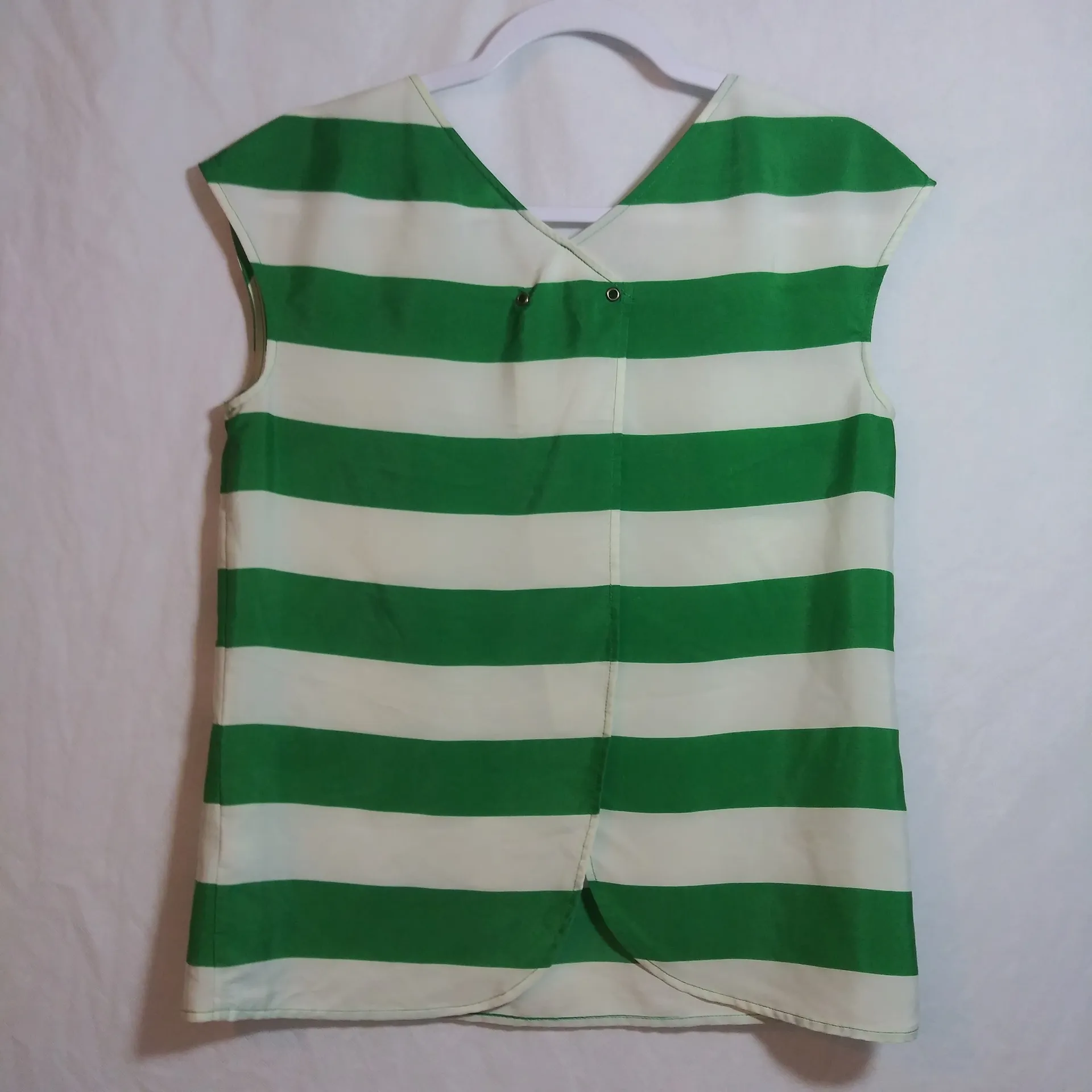Cremieux Dillards Green and White Striped Sleeveless Top Split Back Size XS - Image 2