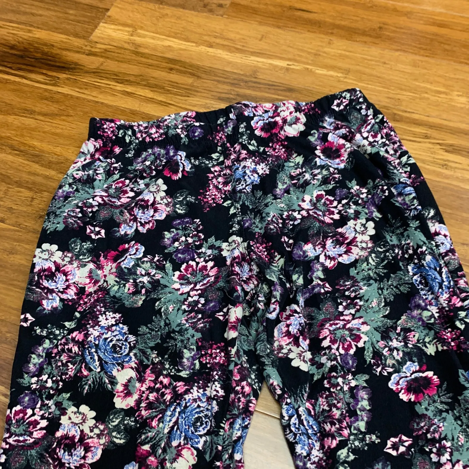 HOT KISS Black Floral‎ Bell Bottom Leggings Pants Women's Size Medium Flare Leg - Image 2