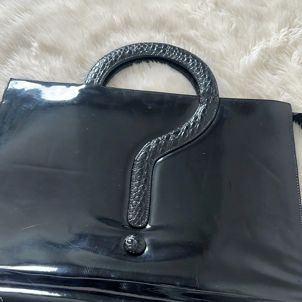 Large Black Vinyl Handbag - Image 7