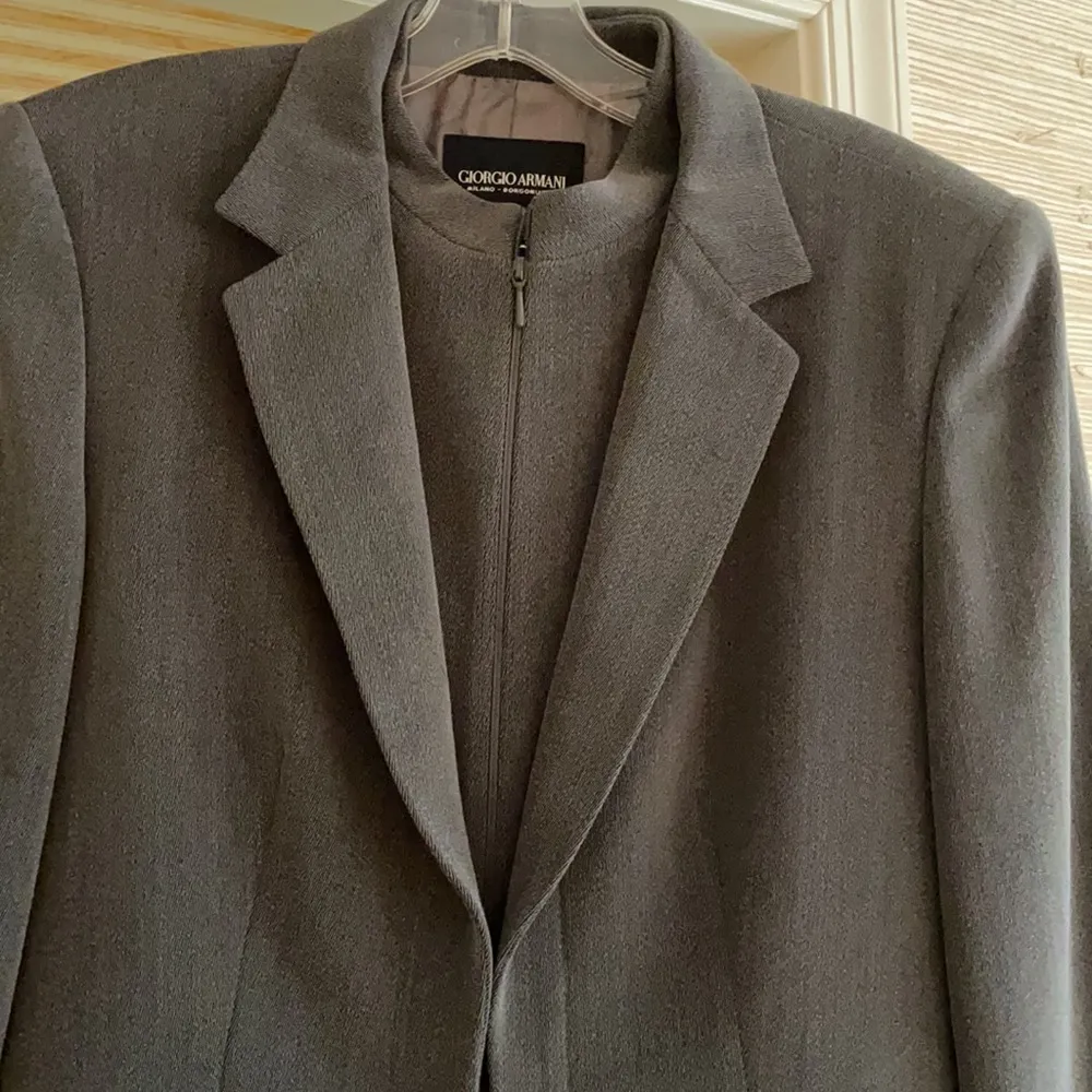 Giorgio Armani  Gorgeous! suit in grey - Image 3