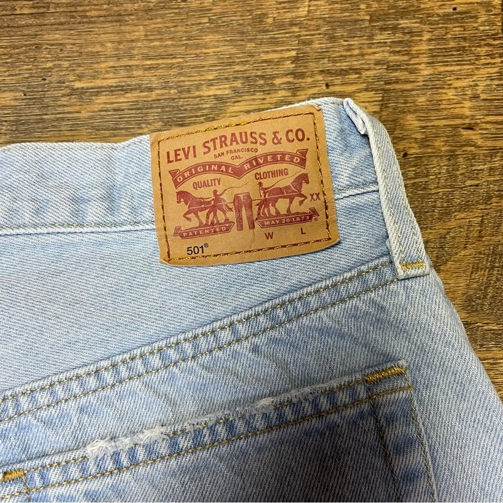 501 Jean Shorts Women's Size 28 Button Fly Distressed Ripped Cut Off - Image 6