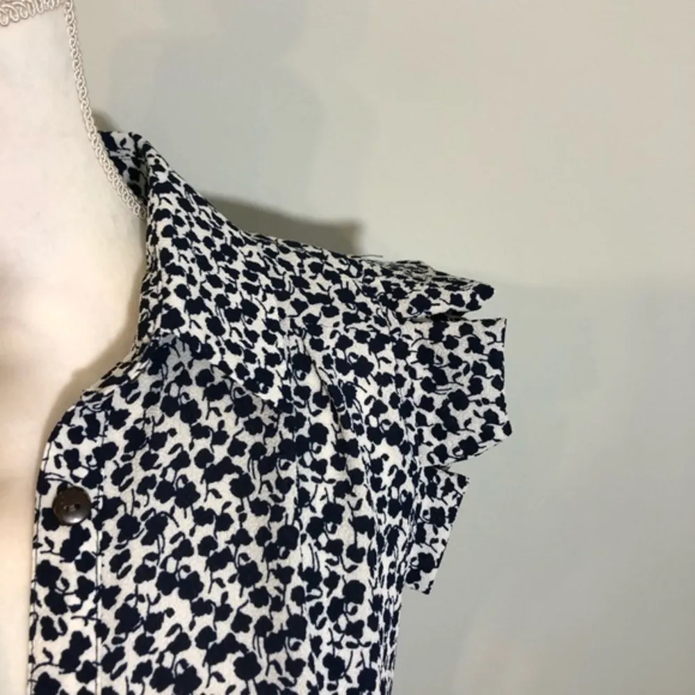 NWOT  Navy Blue White Floral Shirt Dress New Button Belted Flutter Sleeve - Image 2