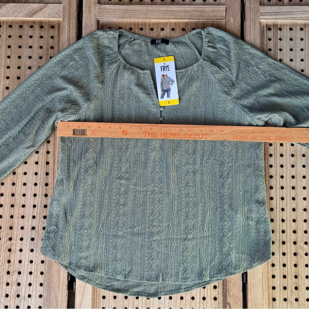 Frye Women's Textured Long Sleeve Peasant Blouse nwt size small - Image 10