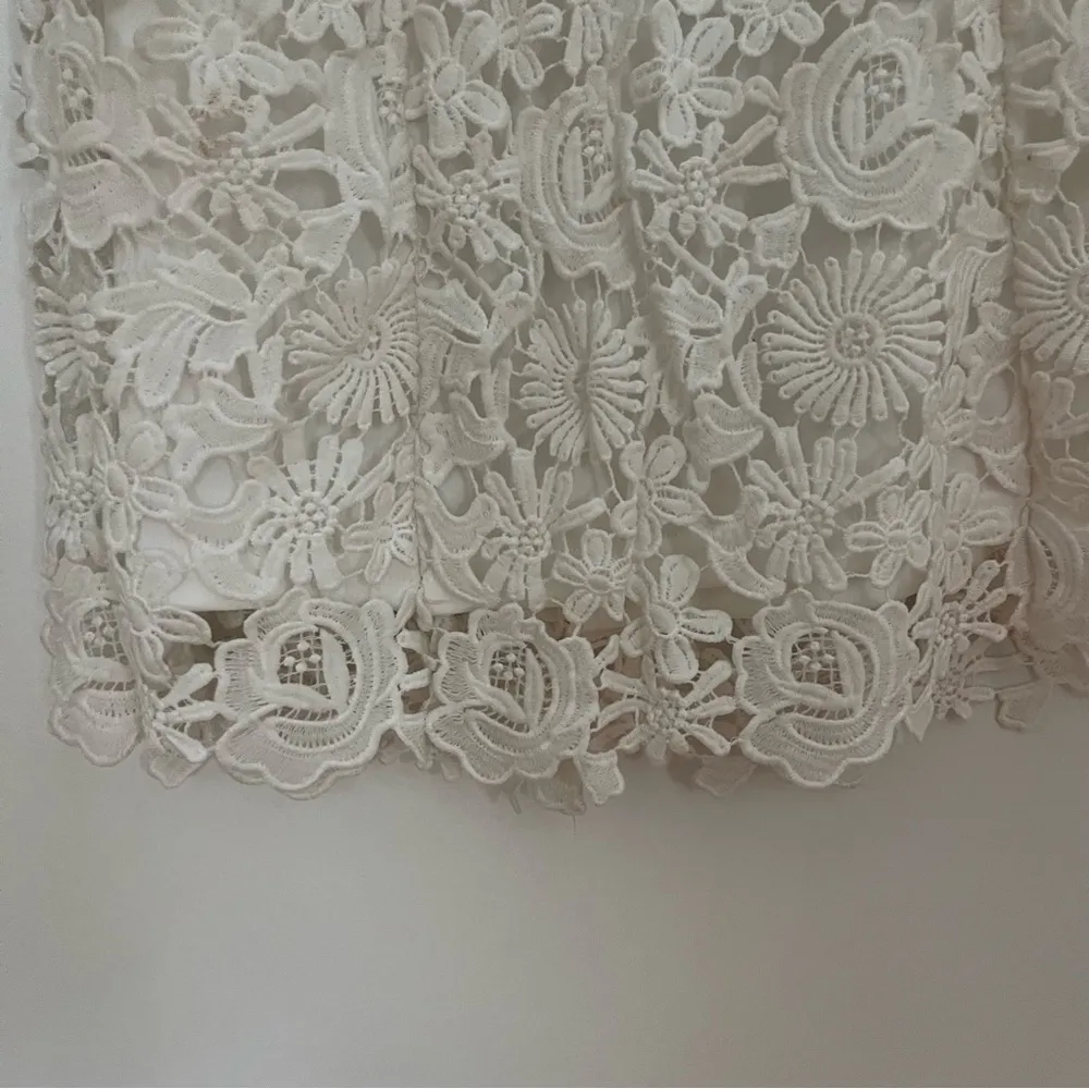 Lulu’s White Lace Detailed Midi Dress Bodycon Size Medium bridal Prom - Image 4