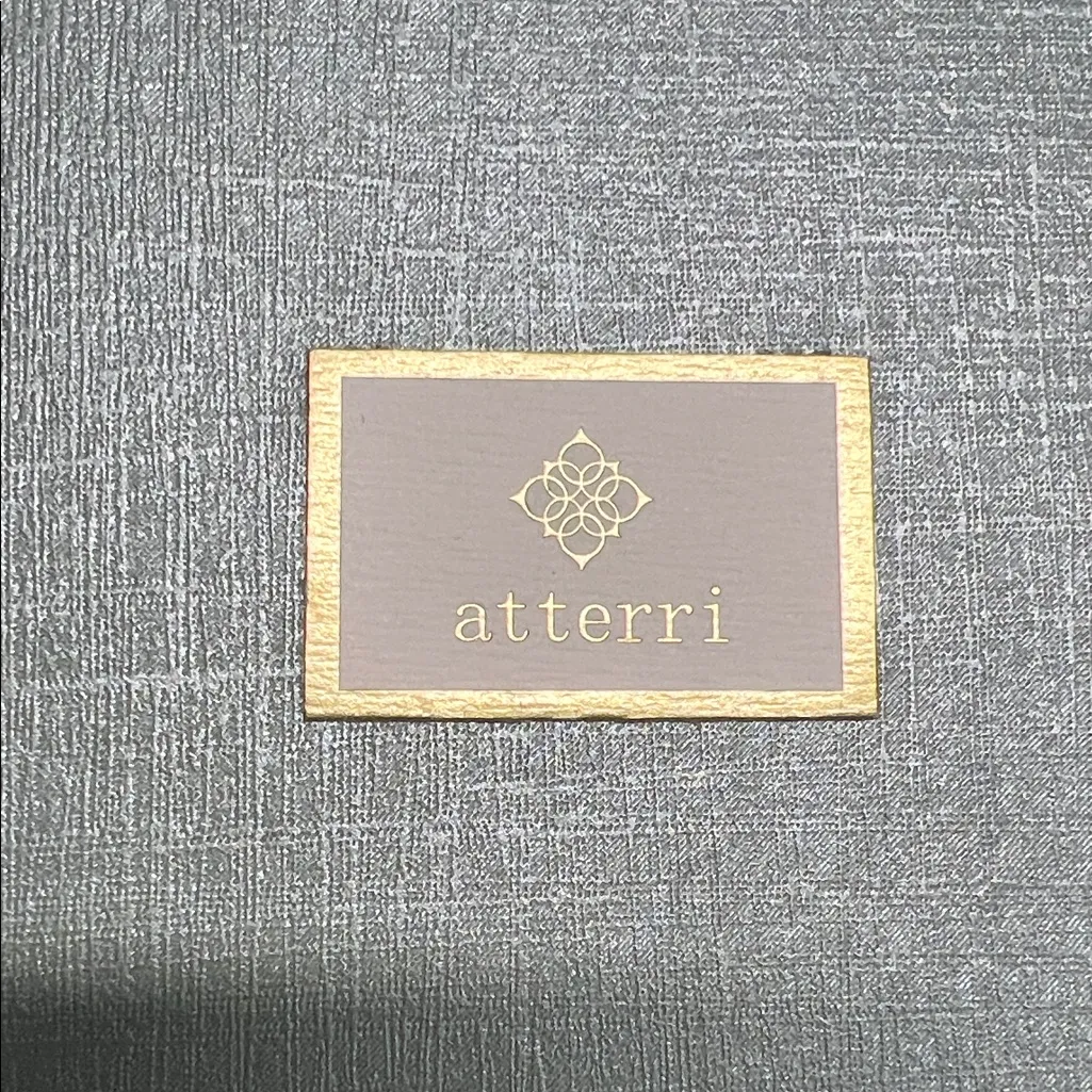 Atterri | Queen Bee Pendant Necklace Gold - Image 2