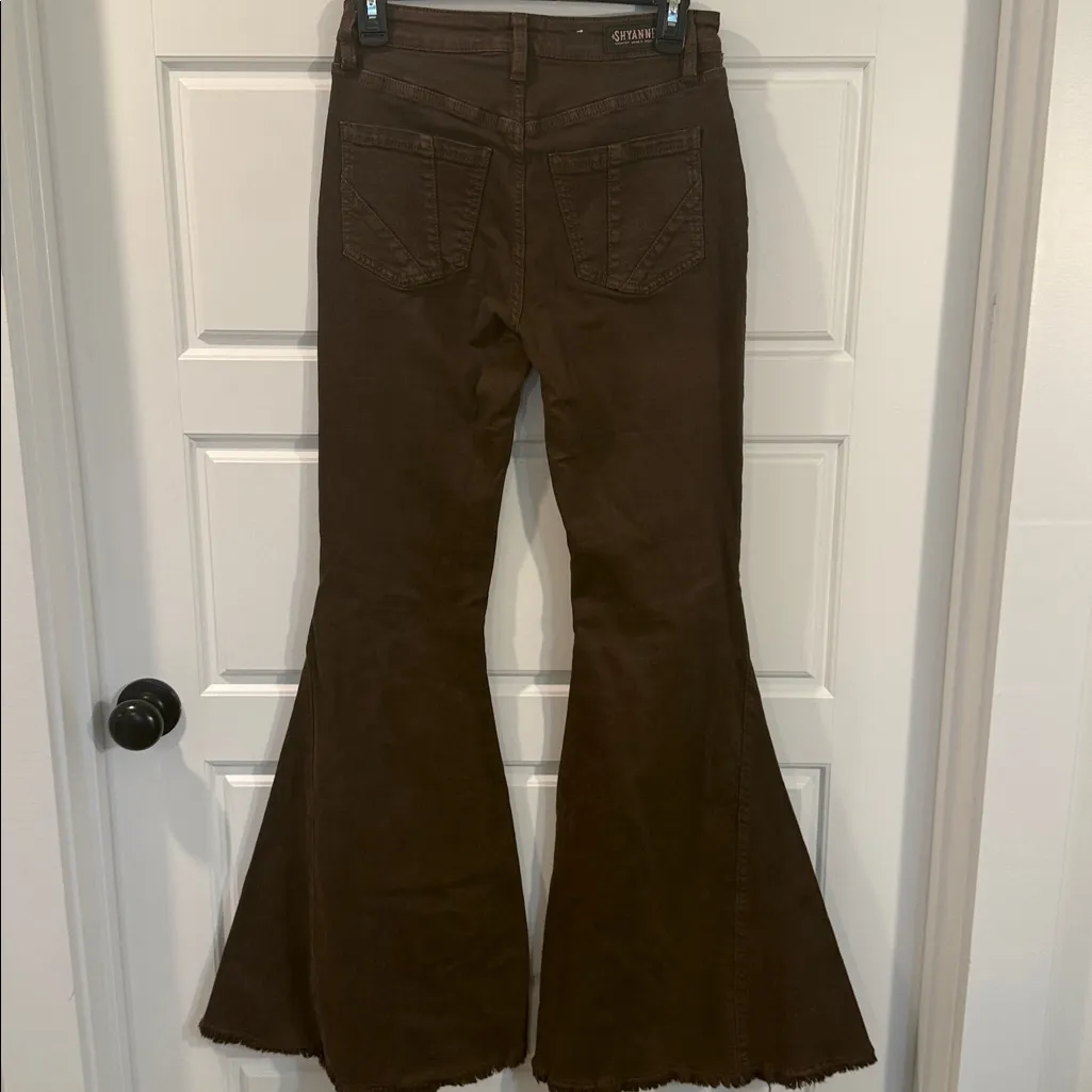 Shyanne Women's brown High Rise Flare Jeans Size 28 - Image 4