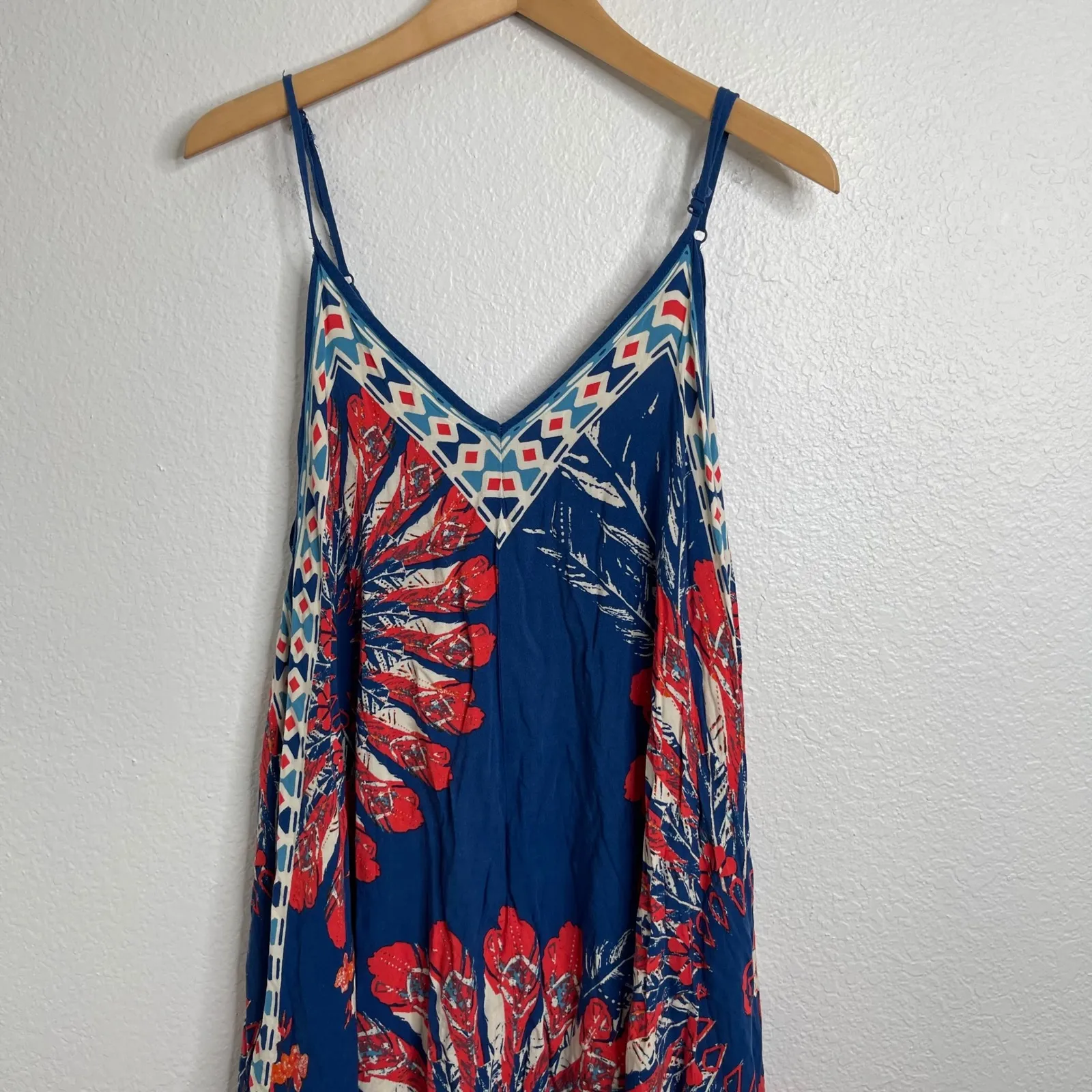 Jealous Tomato Women's M Blue Red Feather Print V Neck A Line Midi Dress - Image 2