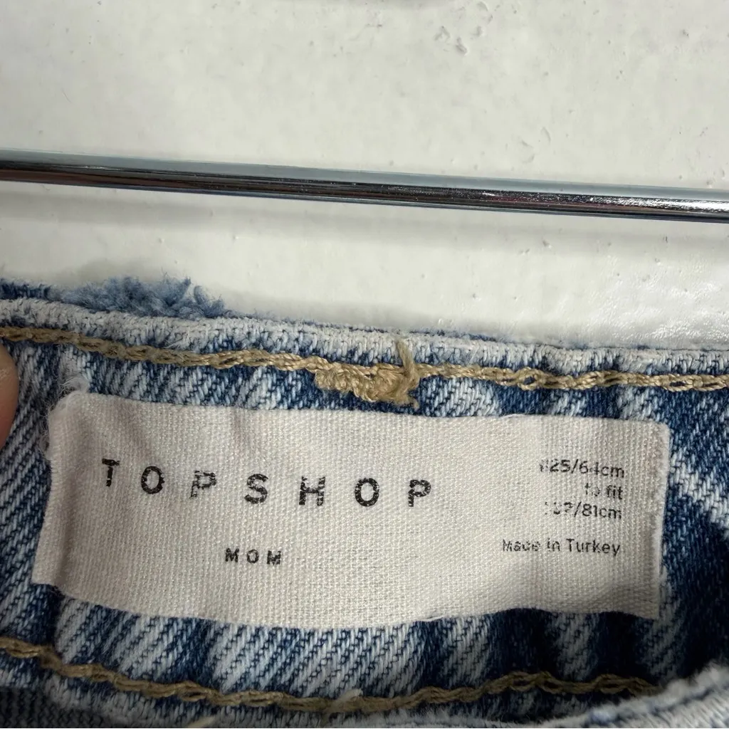 Topshop Mom High Waisted Jean Ripped Knees Size 25 Light Wash Blue - Image 4