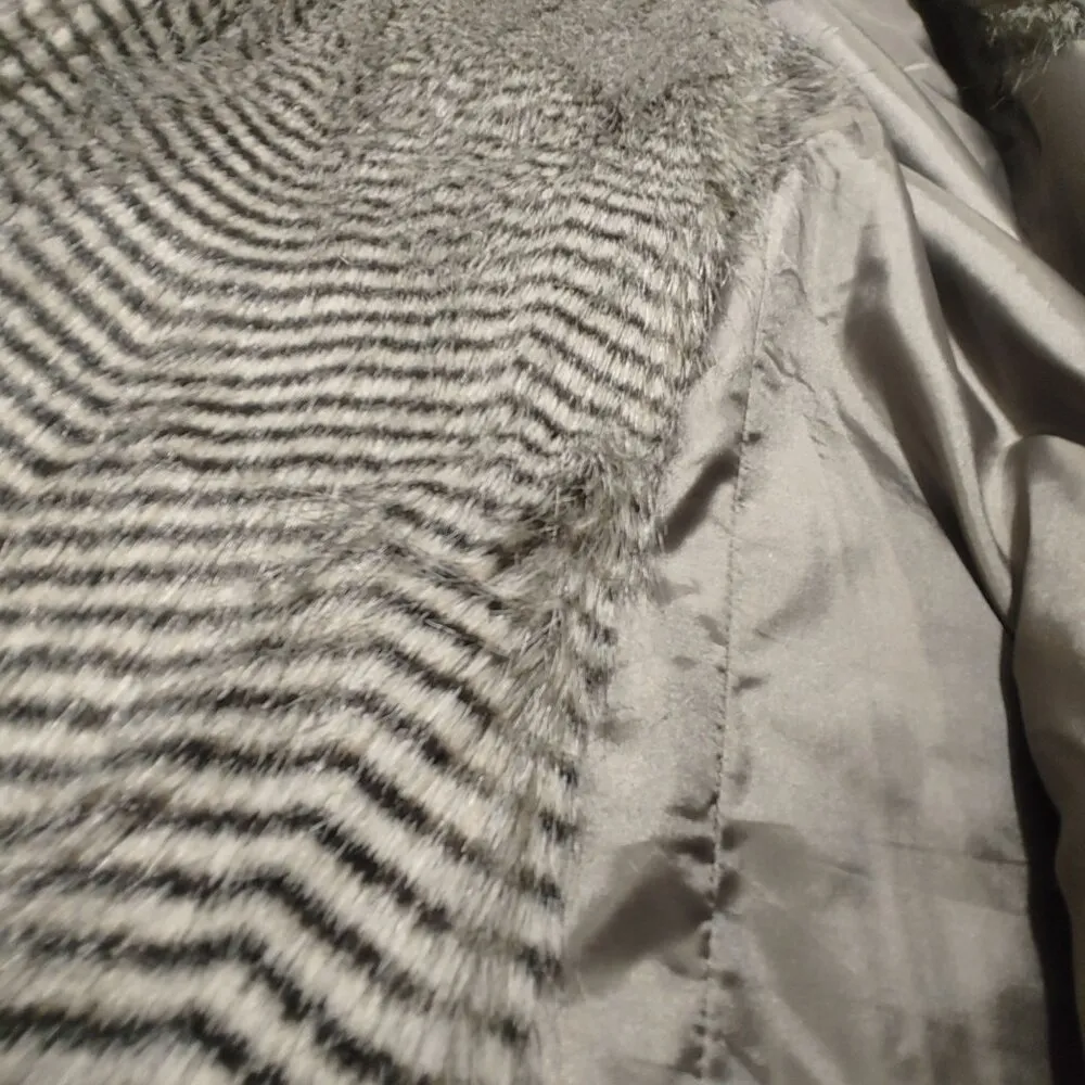 Faux Fur Striped Vest By Lunik Size L Black & Gray - Image 10