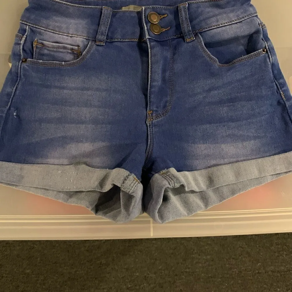 Cali jean shorts size 3 Blue - Image 2
