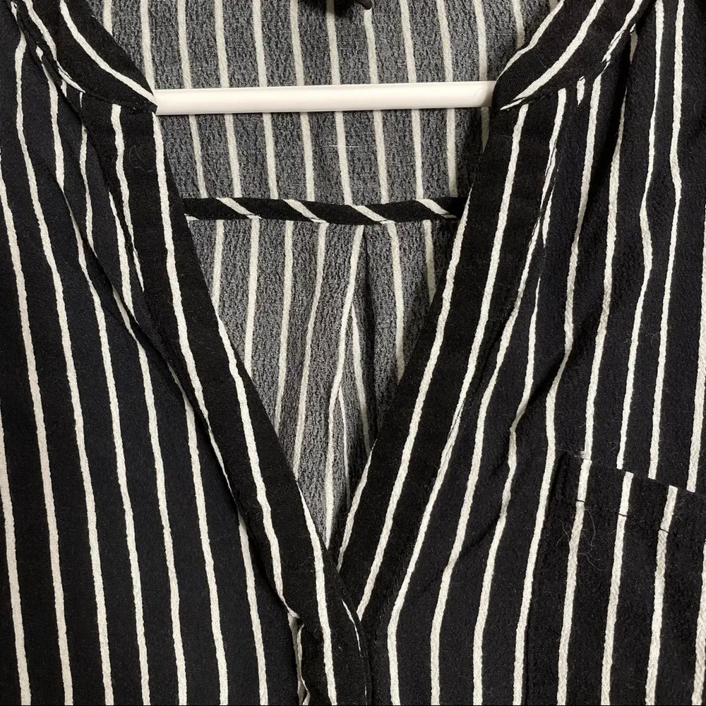 Forever 21 rayon black and white striped vneck button up business casual top - Image 5