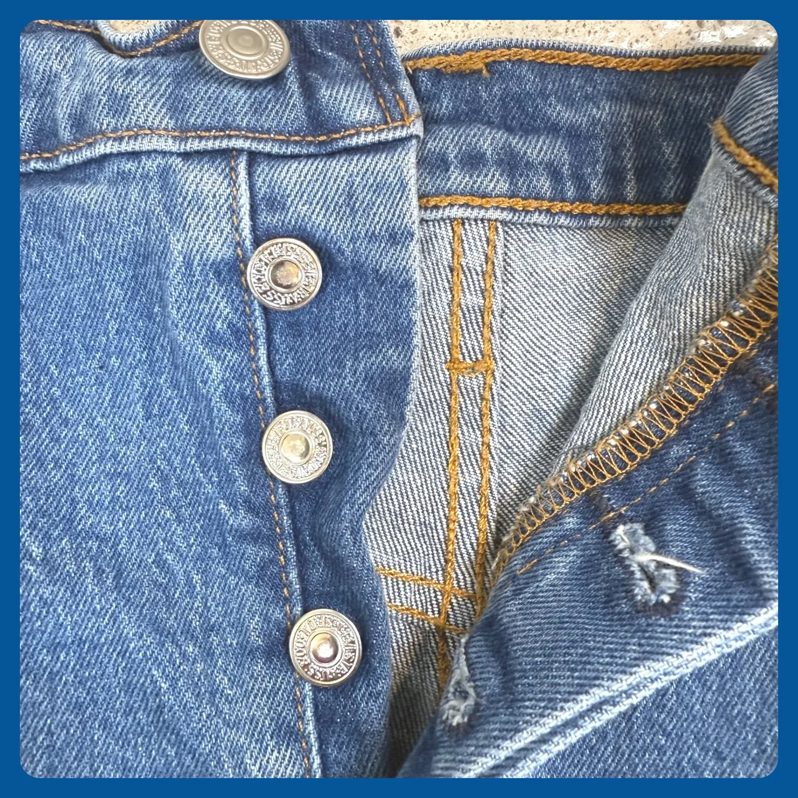 Levi's 501 Denim Shorts Women's Size 34 Blue Jean Cut Off Frayed Hem‎ Casual - Image 4