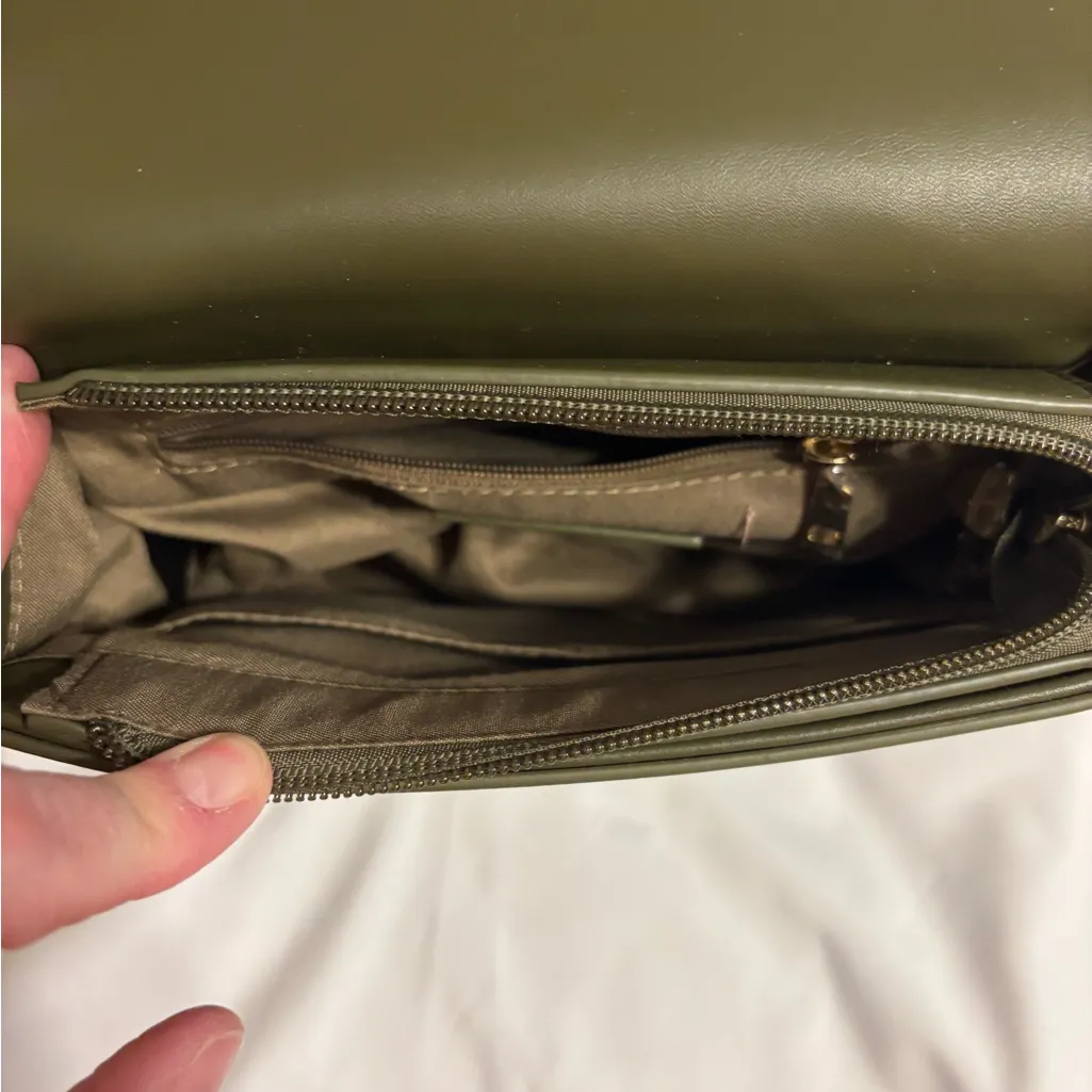 Ampere Olive Green & Blush Pink Saddle Crossbody Bag with Interchangeable Straps - Image 4