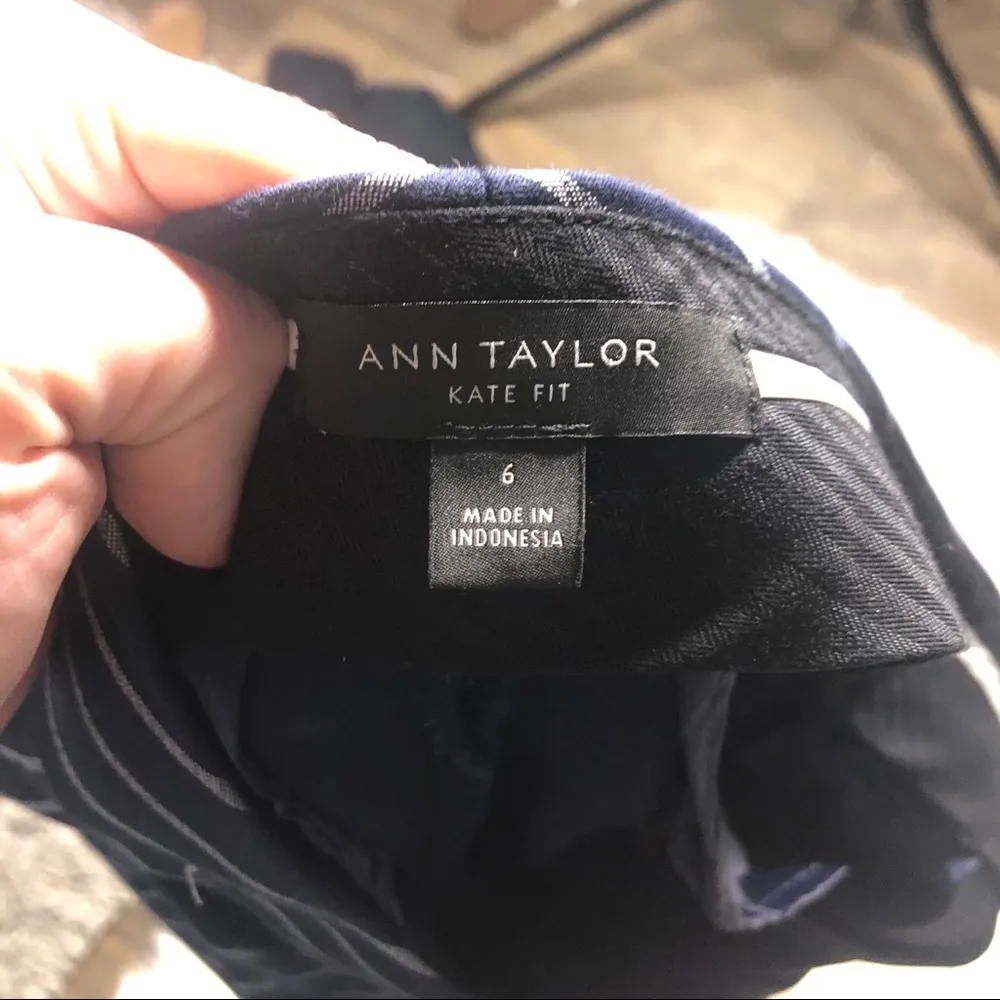 Ann Taylor Kate fit pinstripe navy dress crop pant size 6 - Image 4