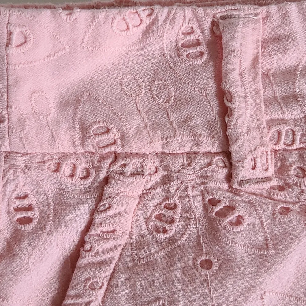 Crown & Ivy Shelby shorts size 16 - Image 3