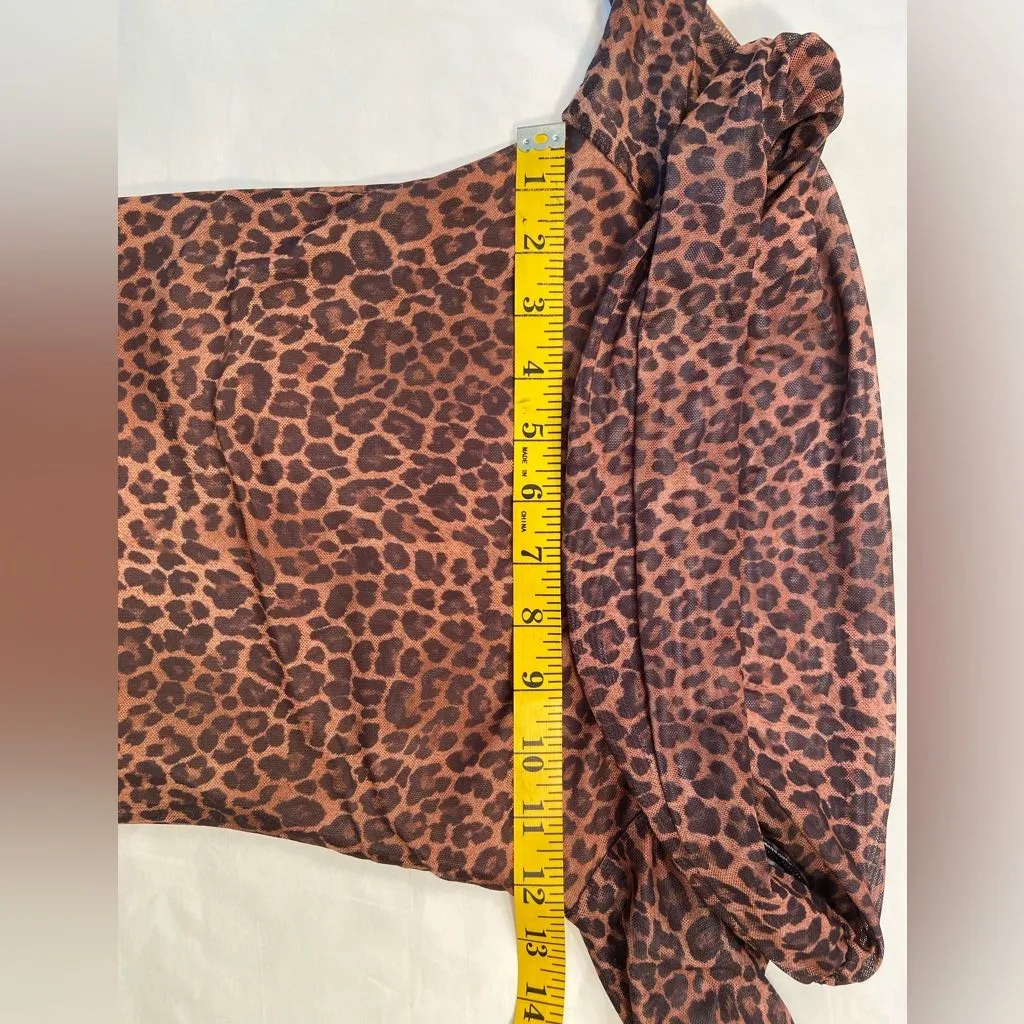 MotelRocks cheatah print, off the shoulder‎ long sleeve cropped top size XS - Image 3
