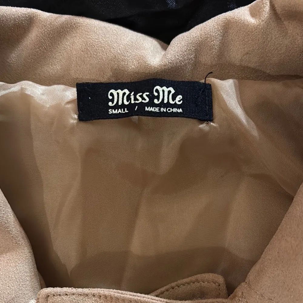 Miss Me Beige Sleeveless fringe vest size small - Image 3