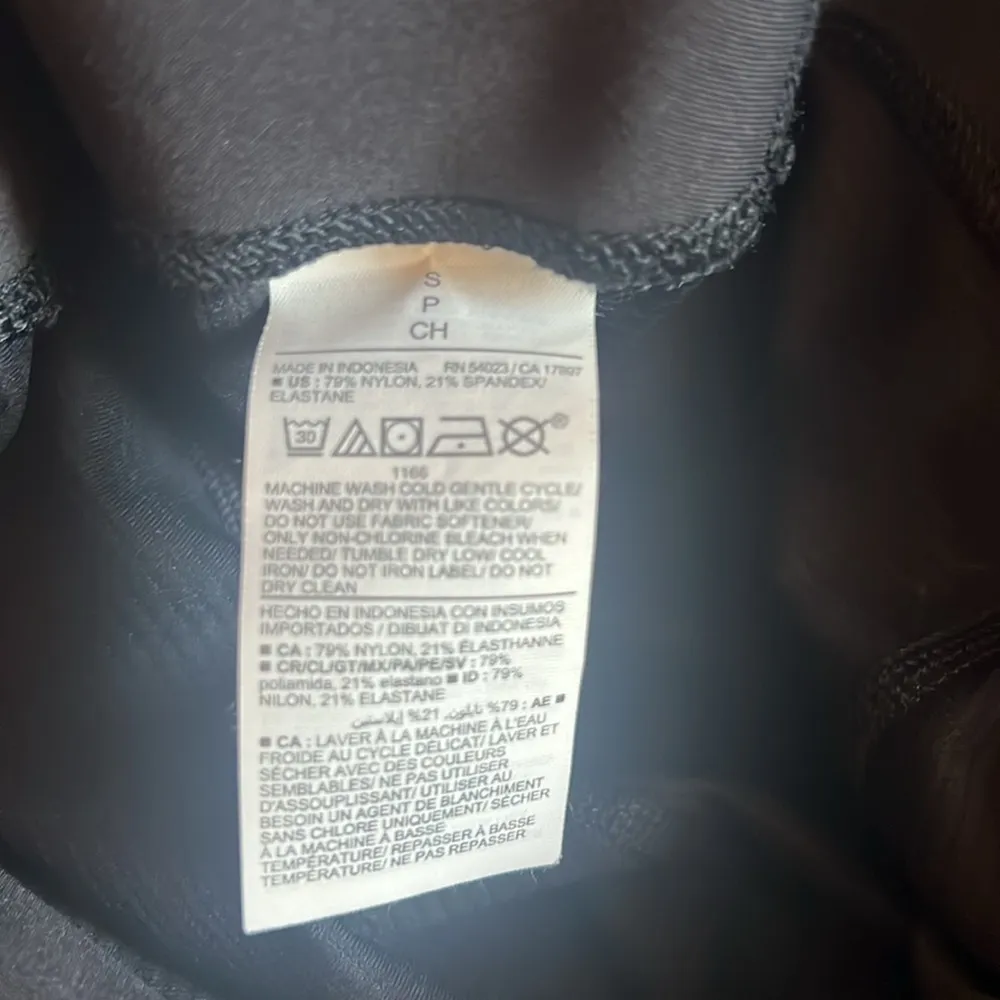 Old Navy Active Black Ribbed Pocket High-Rise Bike Shirts Women’s Size Small - Image 4