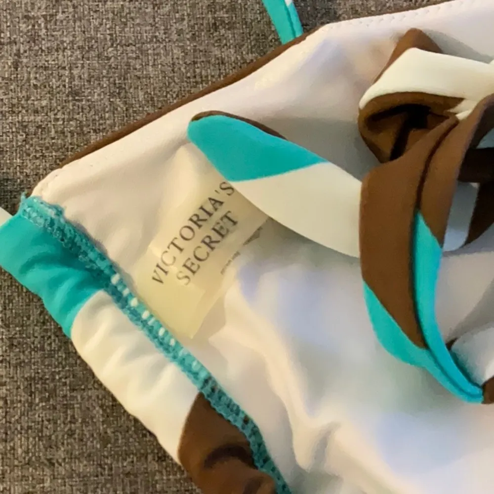 VICTORIA SECRET 2 Piece Bikini Top is a Size Large, Bottoms are Size Medium - Image 6