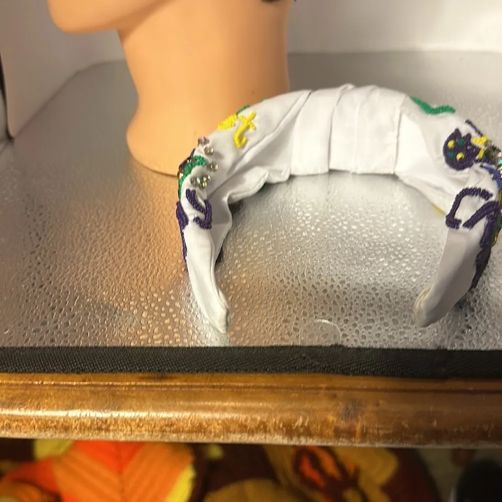 Headband absolutely gorgeous. It appears to be a Mardi Gras.​ - Image 6