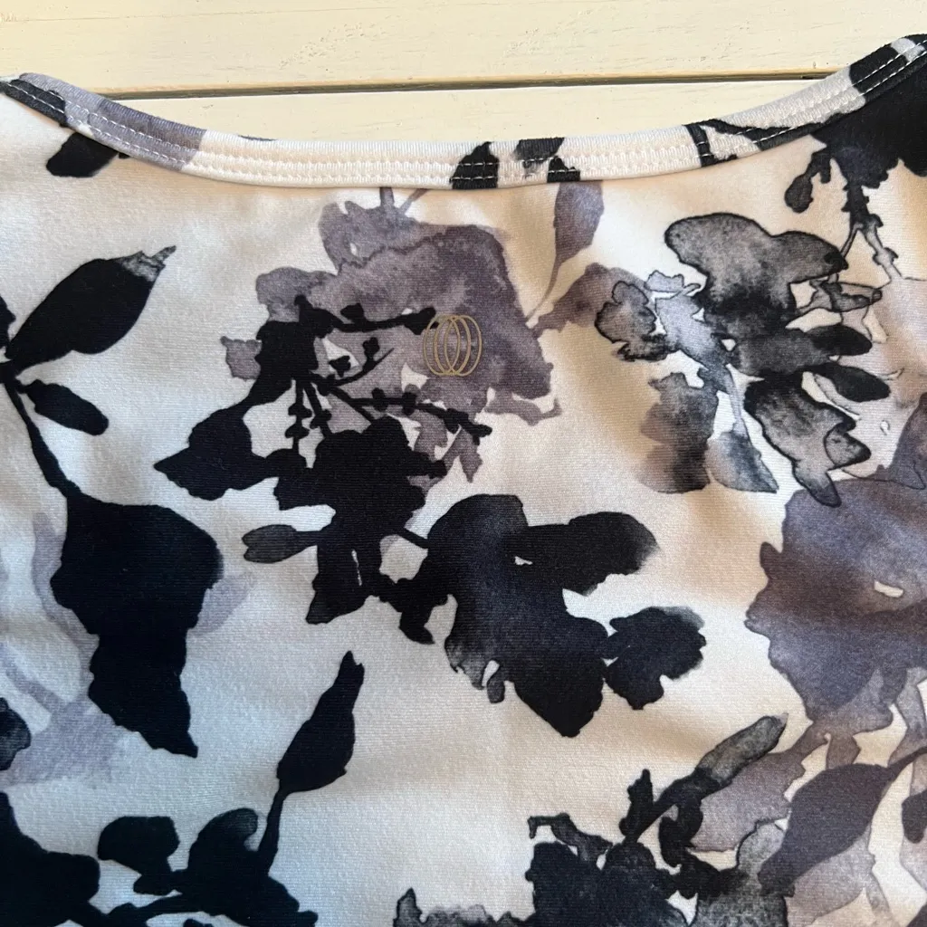 Balance Collection Floral Black White Cropped Yoga Tank Top Size Medium‎ - Image 3