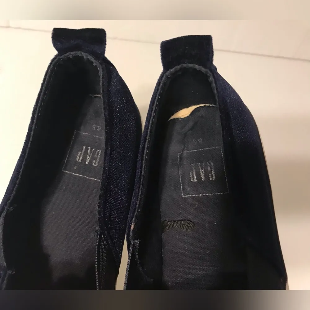 Gap navy velvet slip on casual shoes sneakers women size 8.5 - Image 7
