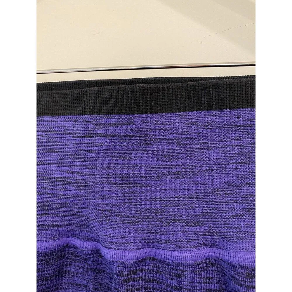 Peloton women’s seamless purple/black bike shorts size Medium - Image 3