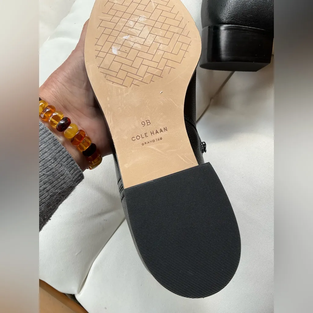 ELEGANT COLE HAAN leather booties🖤🖤 - Image 3