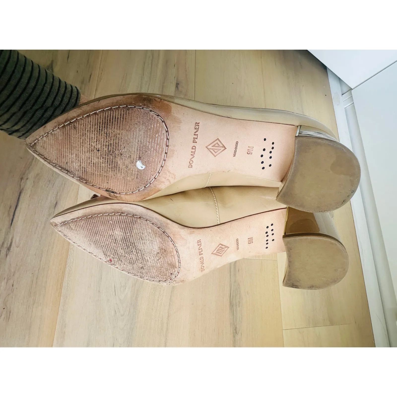 Donald Pliner Patent leather Jeweled Heels SZ 9 Point Toe Special Occasion Nude - Image 3