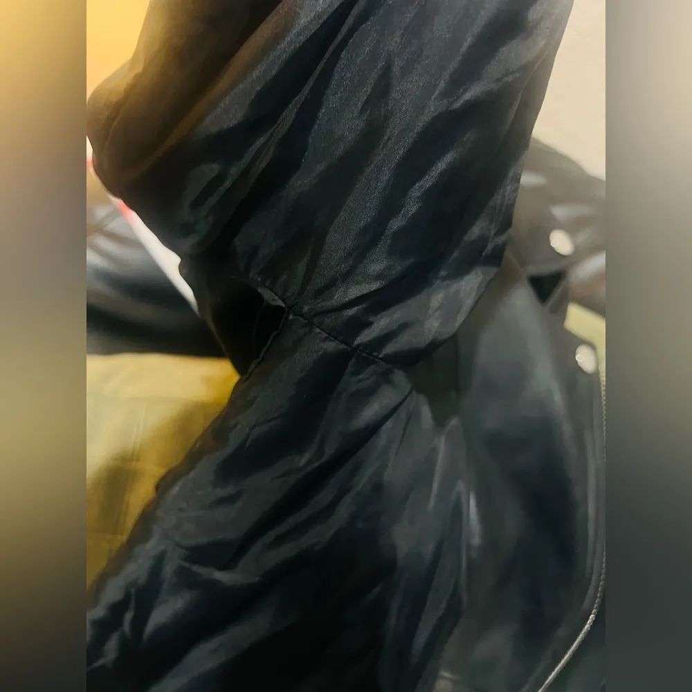 ZARA Womens sz Xs  Vegan leather Cropped Moto Jacket black New - Image 13