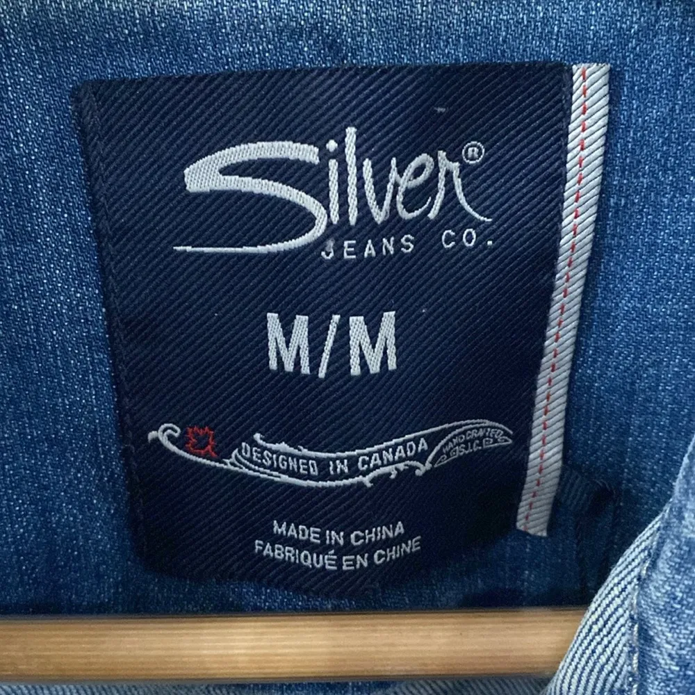 New Silver Jeans dip dye distressed light wash denim vest with fringe hem sz M - Image 12