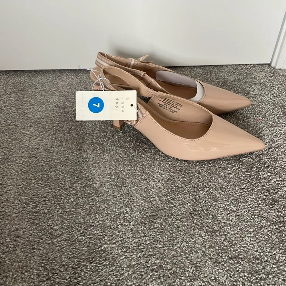 A new day Aubrey Slingback Tan Milan Heels with Memory Foam Insole New size 7 - Image 3
