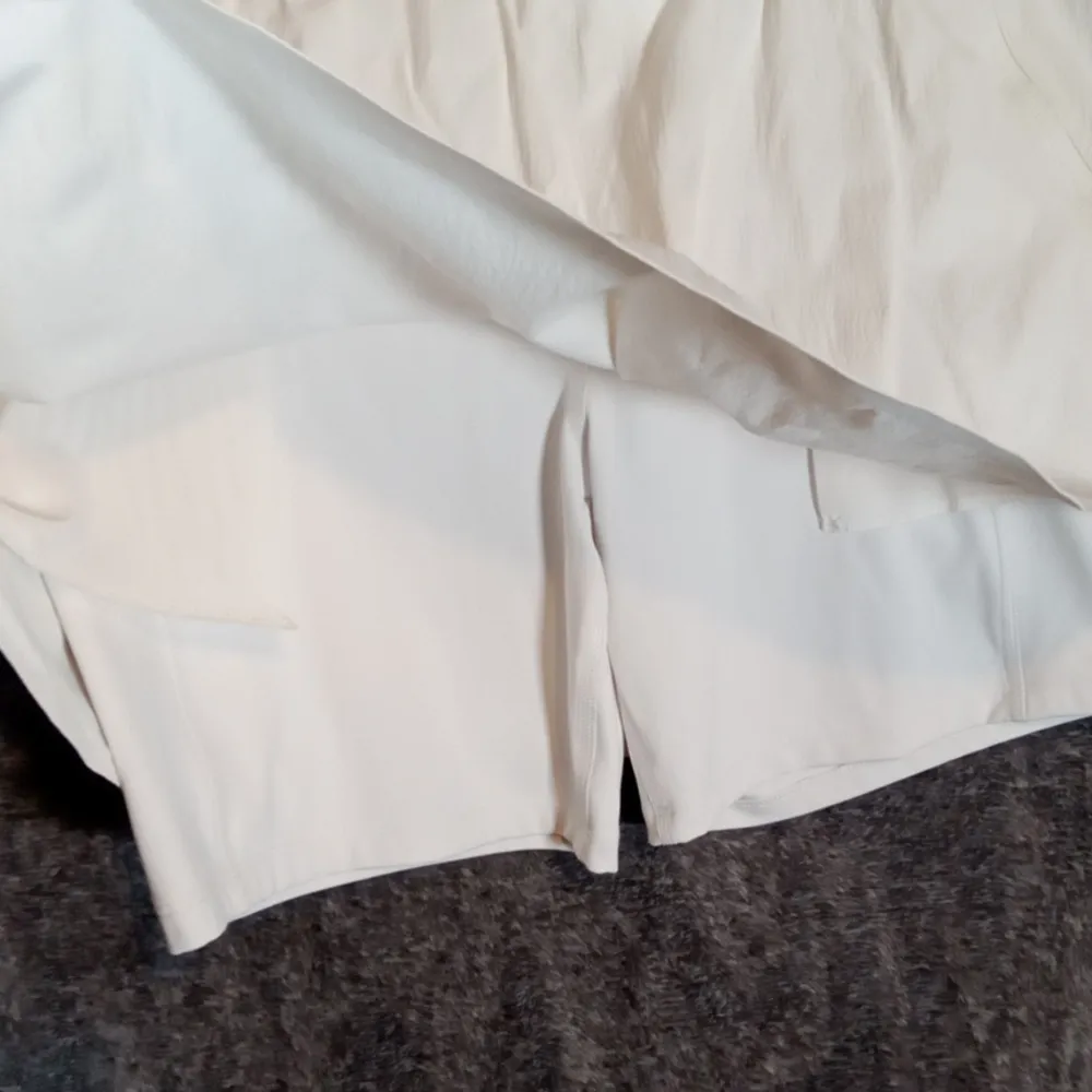 Athleta White Athletic Shorts Relaxed Fit Elastic Waist Tennis Pickleball Womens - Image 3