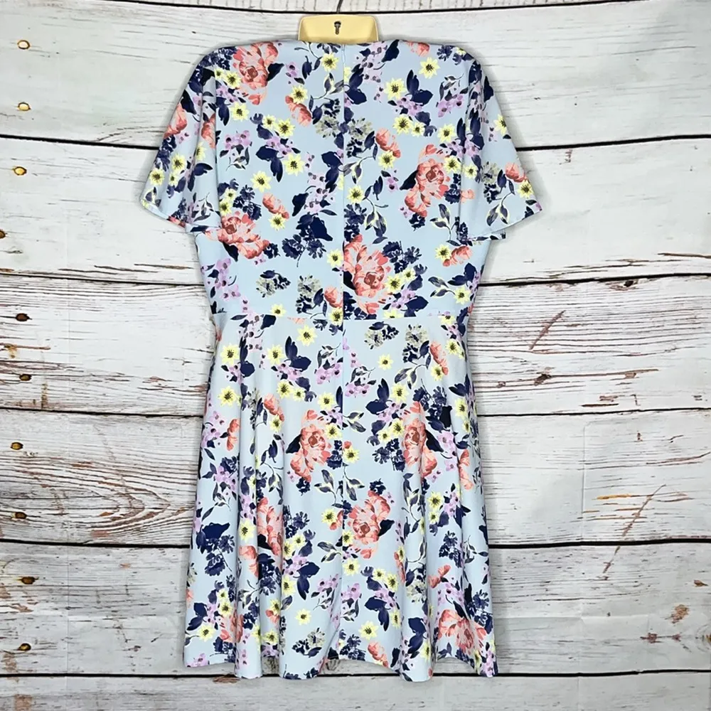 French Connection NWT 12 Blue - Floral Print V-Neck Armoise Crepe Flippy Dress - Image 2