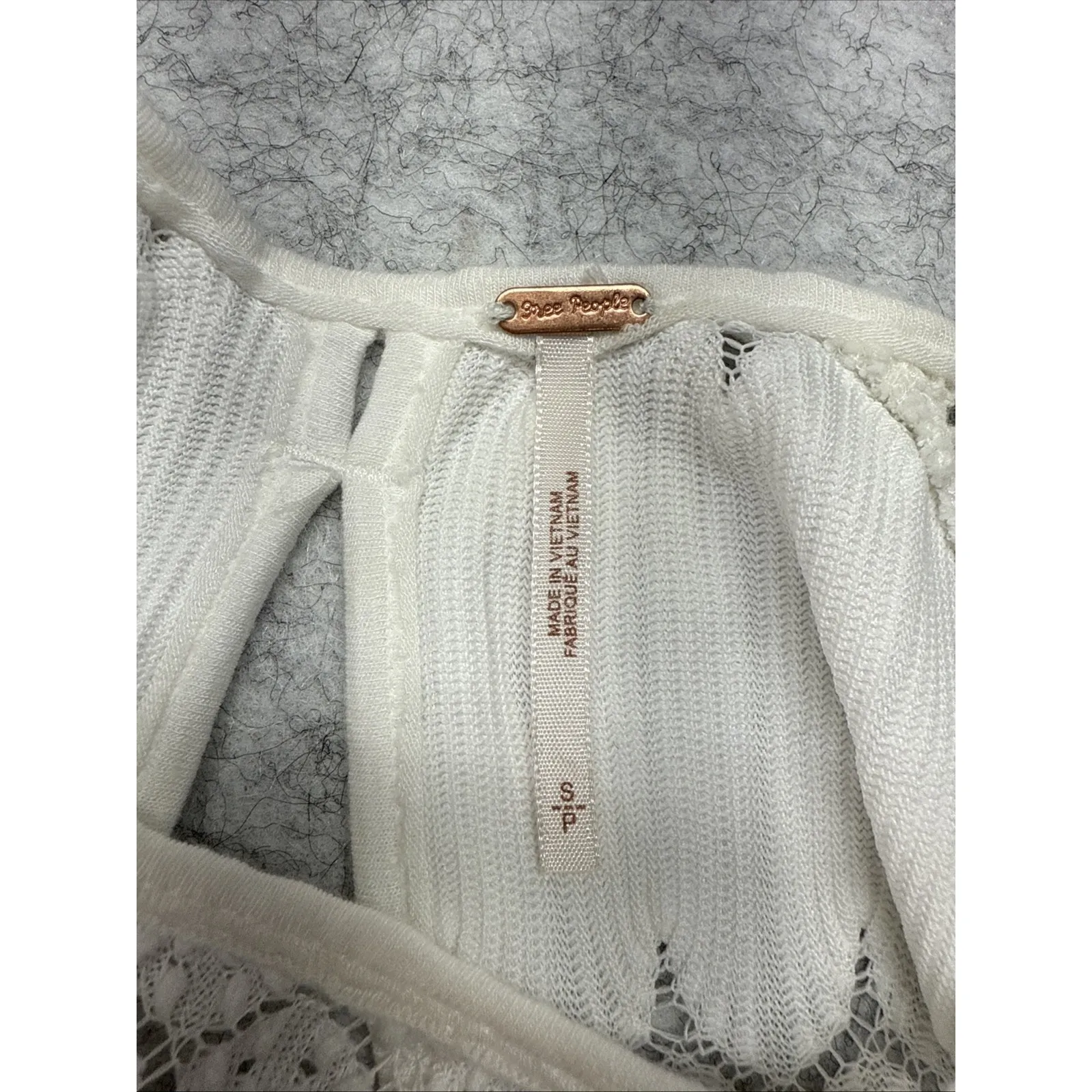 Free People Woman's‎ Top Shirt Size Small Beige Krochet See Thru Key Hole Back - Image 5