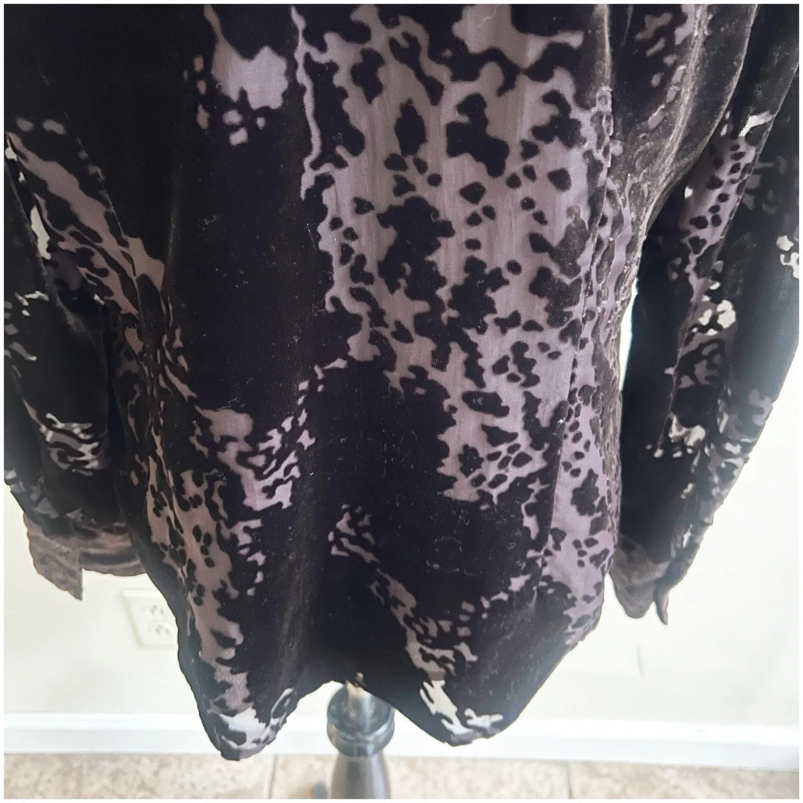 Jones New York Women’s Burnout Velvet Brown Button Down Shirt Size 12 Whimsigoth - Image 12