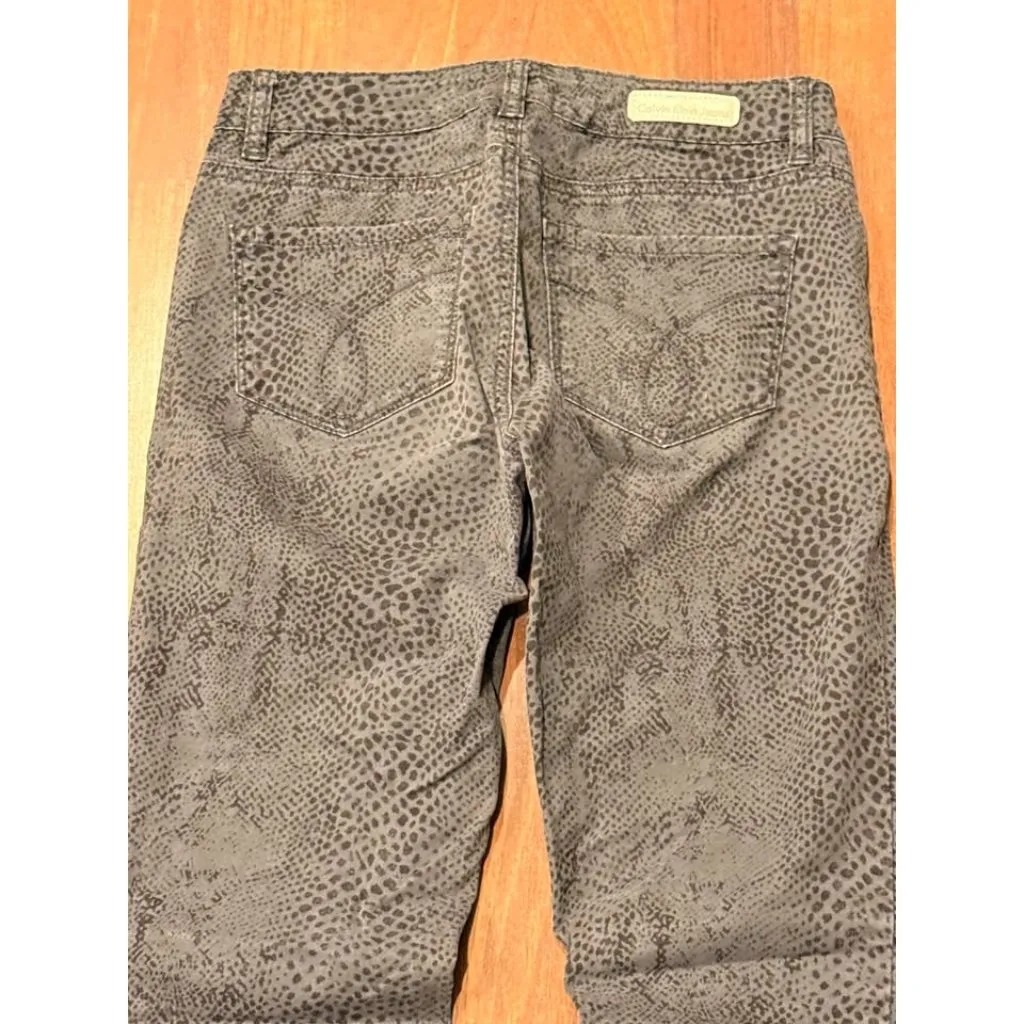 NEW Calvin Klein Jeans women's size 4 (27") Blk/Gray Snake legging Jeans R: $80 - Image 6