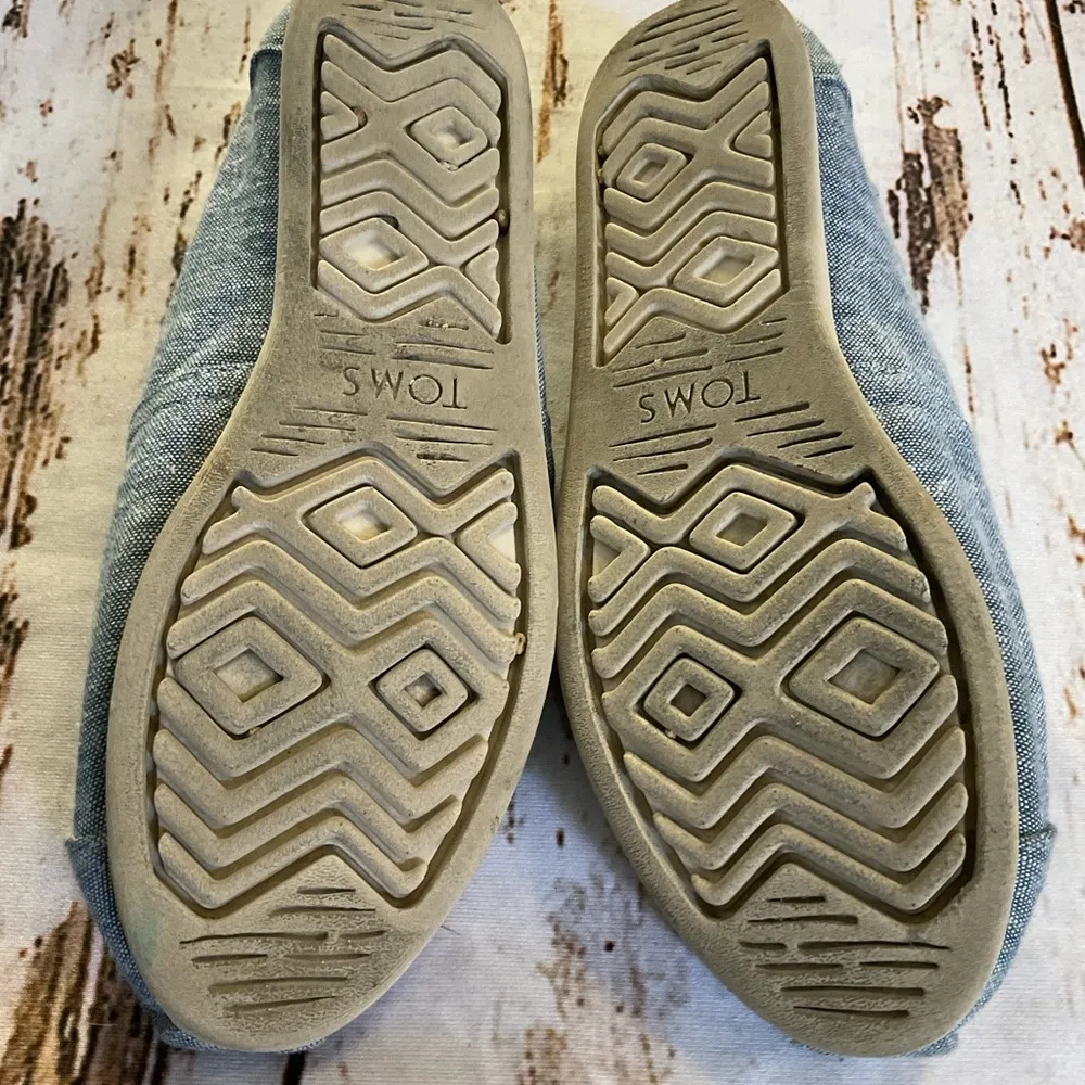 TOMS ALPARGATA BLUE CHAMBRAY SLIP ONS - Image 5
