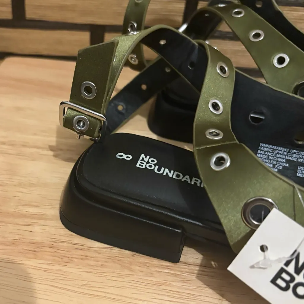 No‎ Boundaries Green Grommet Sandals Size 8 - Image 4