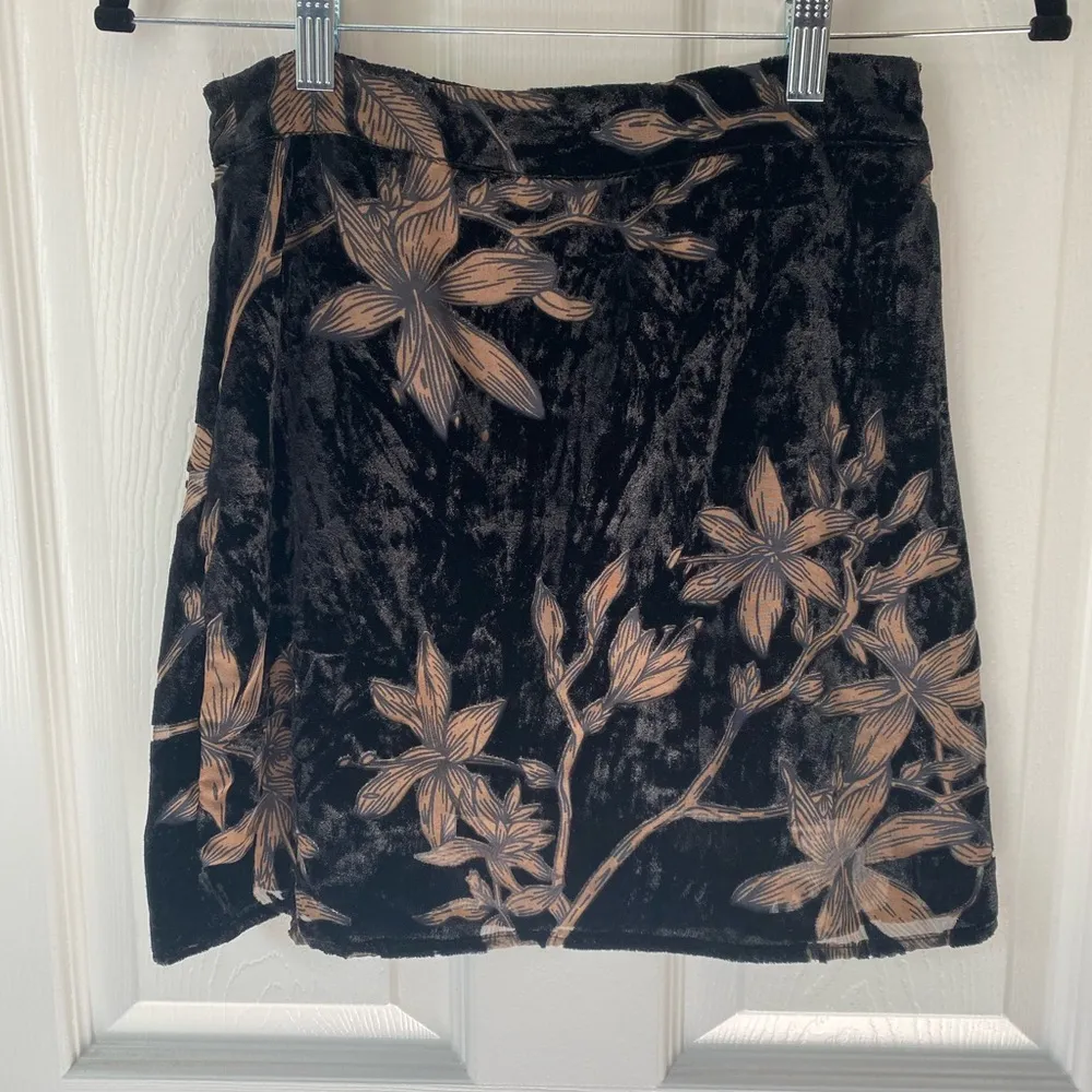 Sage The Label Velvet Burnout Mini Skirt - Image 3