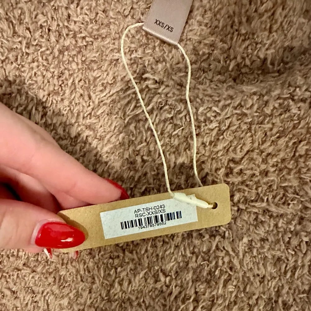 SKIMS Cozy Knit Cropped T-Shirt
Rose Clay - Image 5