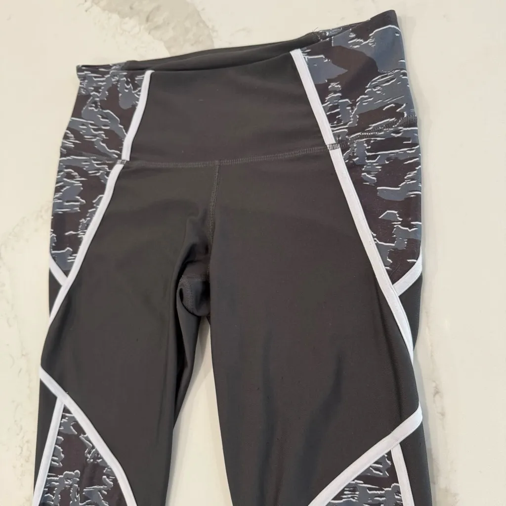 Under Armour HeatGear Edgelit Print Ankle Crop Legging Womens Large Gray Running - Image 3