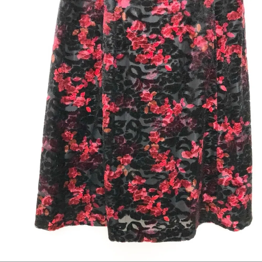 Kensie floral burnout velvet vneck flare dress black and red Size 2 - Image 3