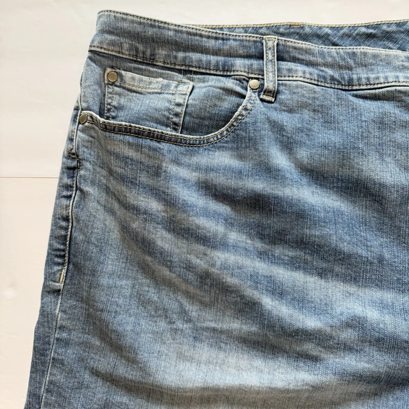 Torrid Medium Wash 6‎ Inch Vintage Stretch High-Rise Denim Shorts Size 30 - Image 6