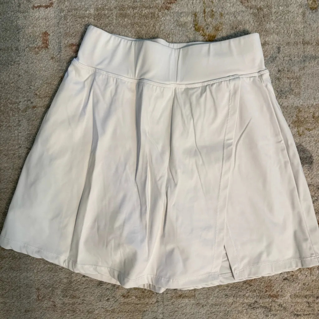 Amazon Women's White Tennis Skort - Image 3