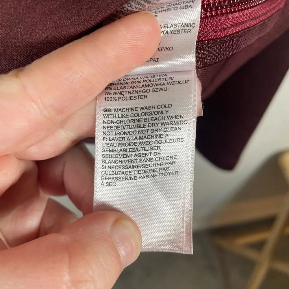 The North Face Women’s Tech 3D Double Zip 1/4 Zip Jacket in Burgundy Size M - Image 4