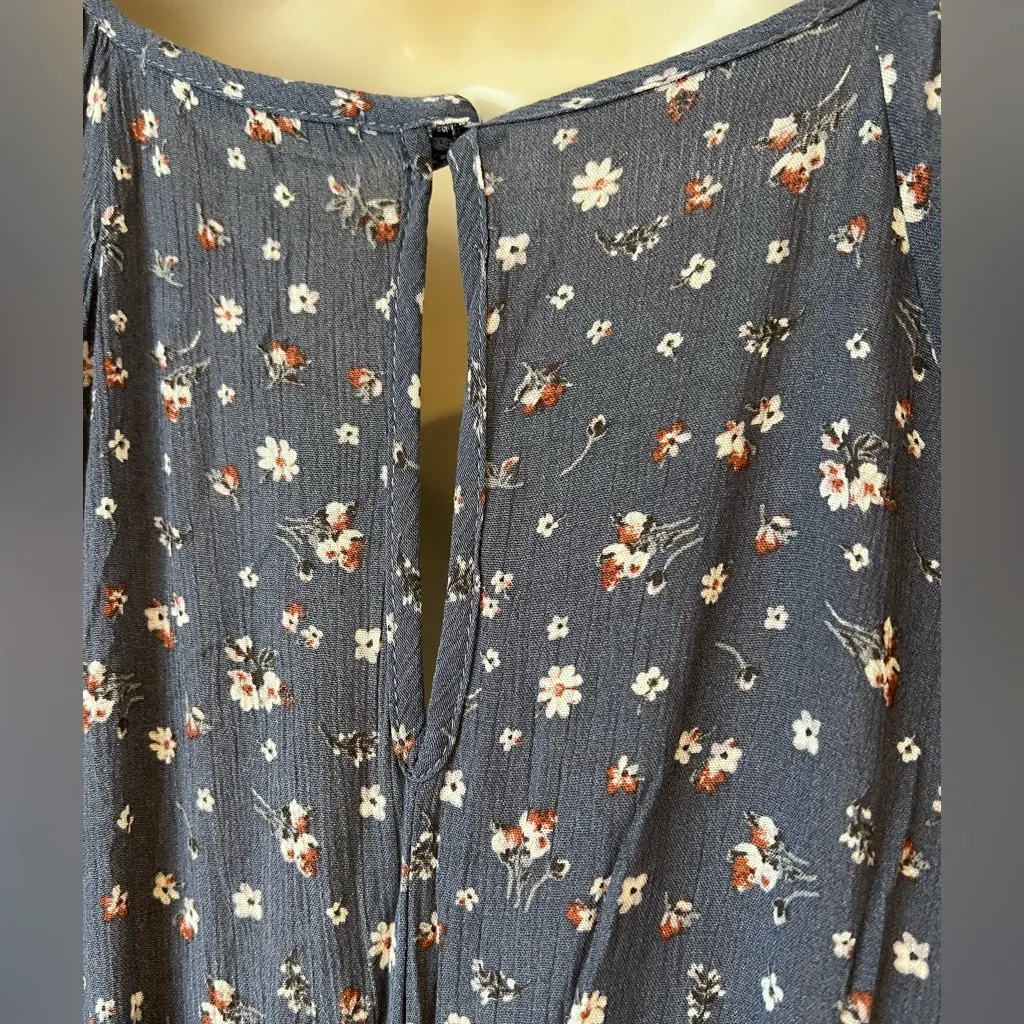 Chris & Carol Women's Med Gray Rayon Floral Short Sleeve Short Romper NWT - Image 5